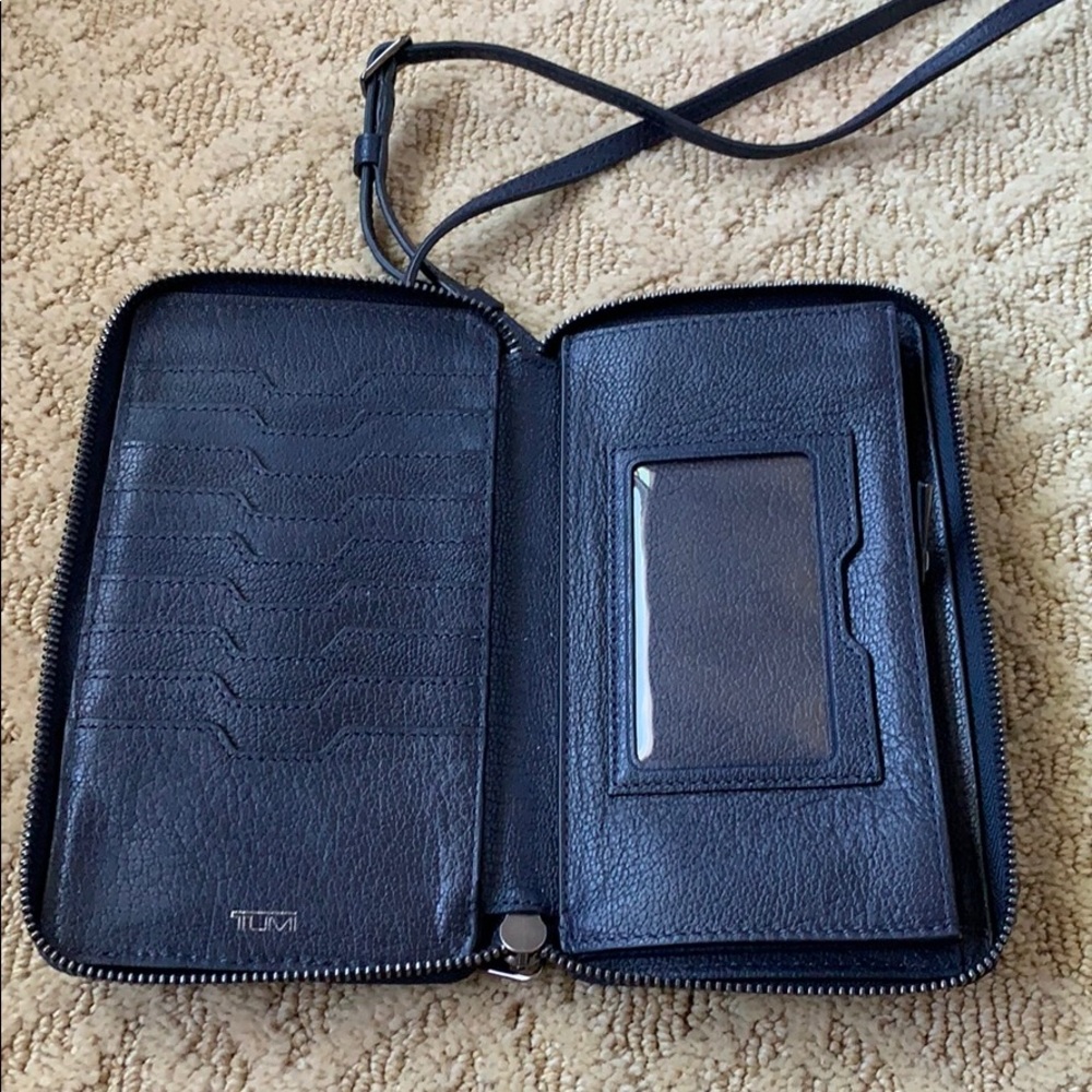 Crossbody wallet